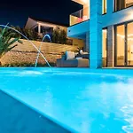 Four Seasons By Interhome * Vrsi