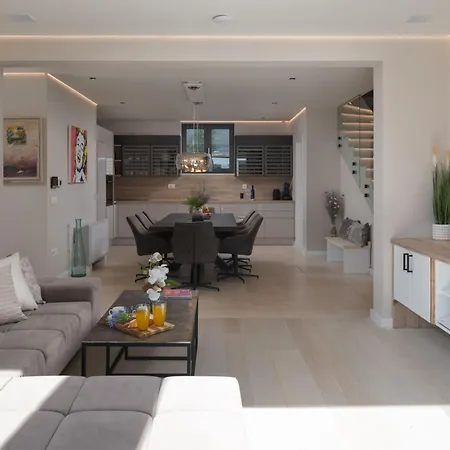 Four Seasons By Interhome * Vrsi