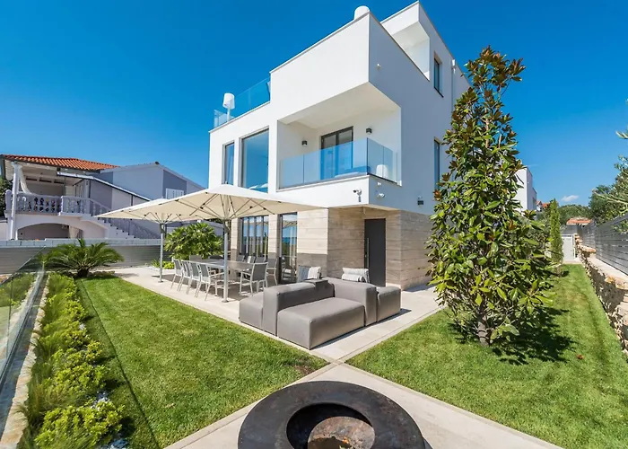 Four Seasons By Interhome Vikendica Vrsi
